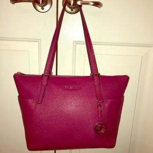 Authentic Michael Kors Jet Set Tote!